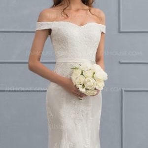 Trumpet/Mermaid Off-Shoulder Wedding Dress